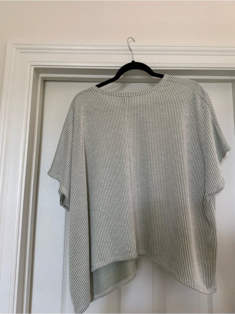 Women’s Top - Picture 2 of 2